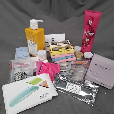 APPROXIMATELY 20 ASSORTED COSMETIC PRODUCTS TO INCLUDE ESTRID RAZER, GIVE ME CONDITIONER, MEDIX BRIGHTENING CREAM ETC