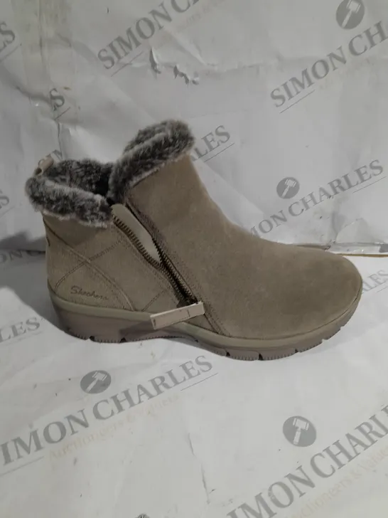 PAIR OF SKETCHERS FAUX FUR LINED SIDE ZIPPED SUEDE ANKLE BOOTS IN STONE COLOUR - SIZE 8