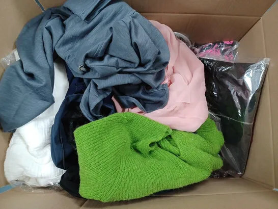 LARGE QUANTITY OF CLOTHING ITEMS TO INCLUDE DRESSES, SWEATERS, JEANS, T-SHIRTS, ETC