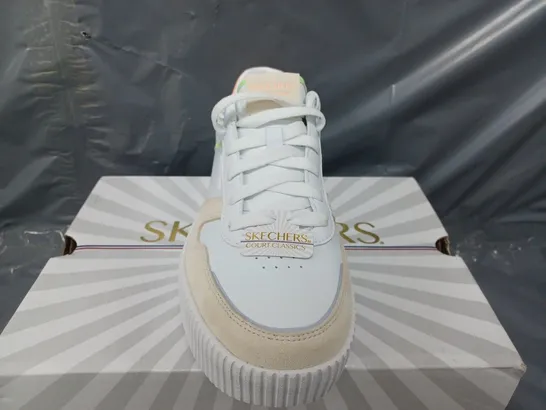 BOXED SKECHERS COURTCLASSIC TRAINERS IN WHITE - SIZE 5