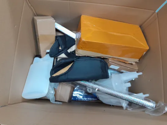 LARGE BOX OF APPROXIMATELY 6 ASSORTED CAR/VEHICLE PARTS AND ACCESSORIES TO INCLUDE WIPER BLADES , FLOOR MATS , ETC 