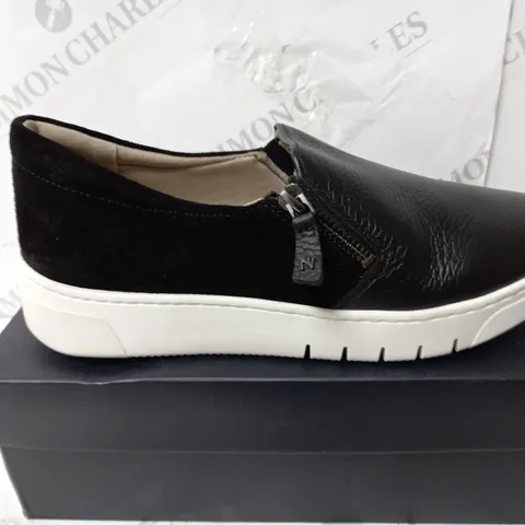 BOXED PAIR OF NATURALIZER PLATFORM SLIP ON SHOES BLACK - SIZE 6