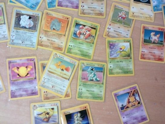 LOT OF A LARGE QUANTITY OF ASSORTED POKEMON CARDS