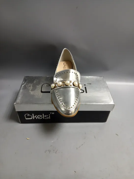 BOXED KELSI LADIES FLAT SHOES SILVER WITH BEADING DETAIL. SIZE 6