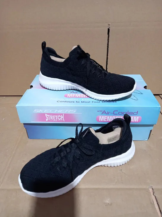 SKECHERS STRETCH FIT MEMORY FOAM BLACK/PINK TRAINERS - SIZE 4