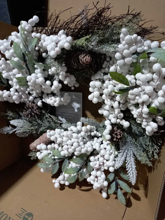 WHITE BERRY PRE-LIT CHRISTMAS WREATH 