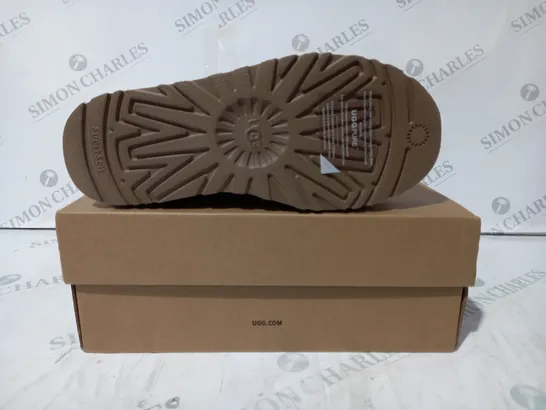 BOXED PAIR OF UGG WTAZZ SHOES IN TAN UK SIZE 4