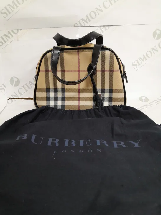 BURBERRY MINI HAND CLUTCH BAG 