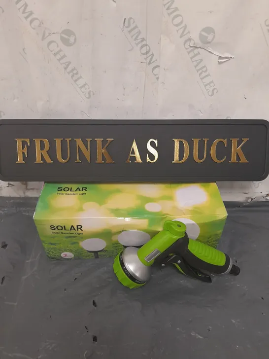 APPROXIMATELY 20 ASSORTED HOUSEHOLD ITEMS TO INCLUDE 'FRUNK AS DUNK' SIGN, SOLAR GARDEN LIGHT, HOSE HEAD, ETC