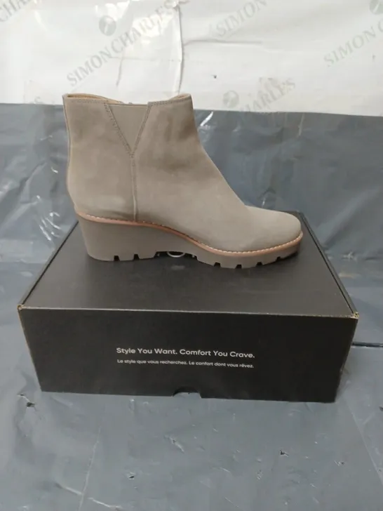 VIONIC SUEDE ANKLE BOOTS FAWN SIZE 6