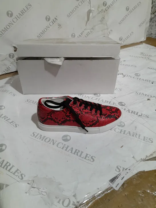 BOXED KENNETH COLE RED SNAKESKIN TRAINERS SIZE 4 