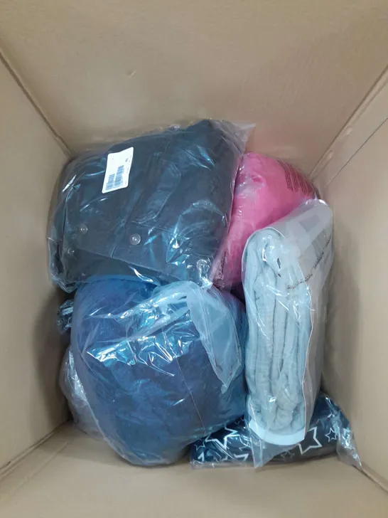 BOX OF APPROXIMATELY 15 ASSORTED CLOTHING ITEMS IN VARIOUS STYLES, COLOURS AND SIZES TO INCLUDE SOCKS, SKIRT, JUMPERS ETC