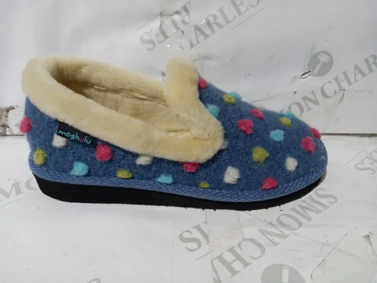 BOXED PAIR OF MOSHULU MULTICOLOUR SLIPPERS UK SIZE 3