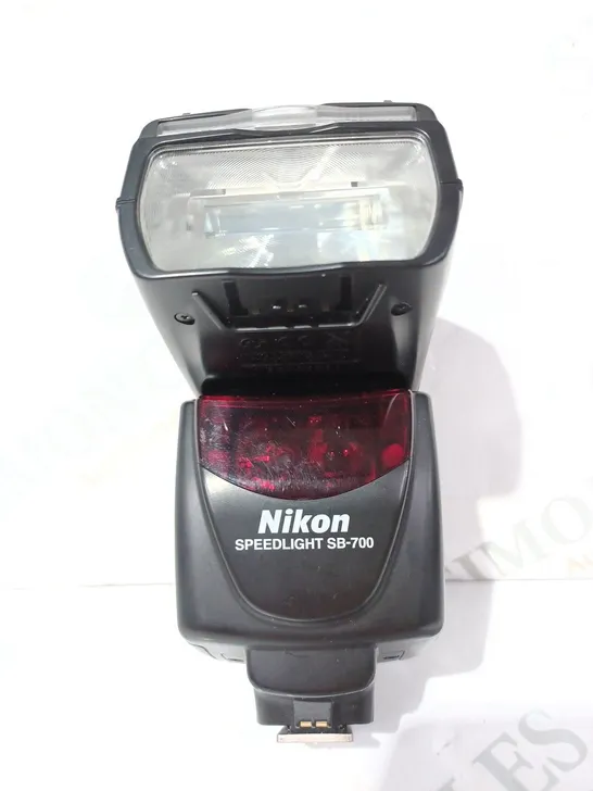 NIKON SPEEDLIGHT SB-700 FLASH UNIT