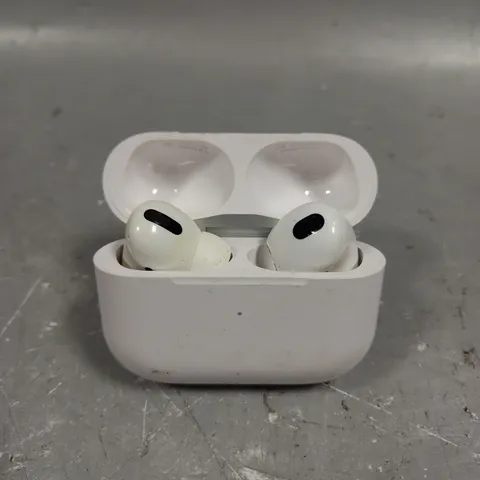 APPLE AIRPODS WITH CHARGING CASE - A2968