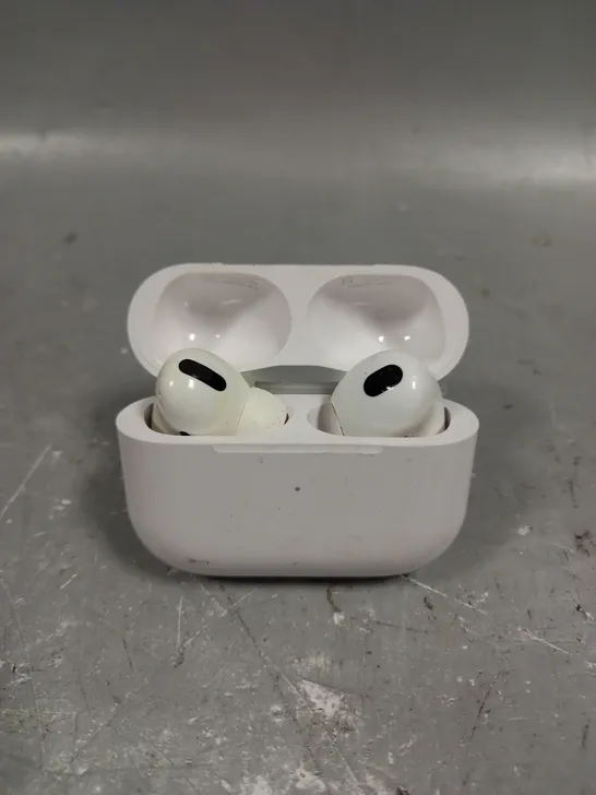 APPLE AIRPODS WITH CHARGING CASE - A2968