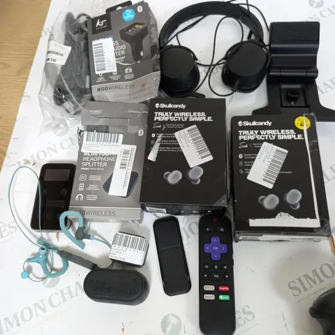 APPRROXIMETELY 8 ASSORTED ELECTRICAL ITEMS INCLUDING, SKULLCANDY WIRELESS EARPHONES, KS HEADPHONES