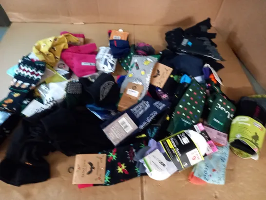 LOT OF ASSORTED SOCKS 