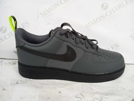 BOXED PAIR OF NIKE AIR FORCE 1 SHOES IN DARK GREY/LIME UK SIZE 12