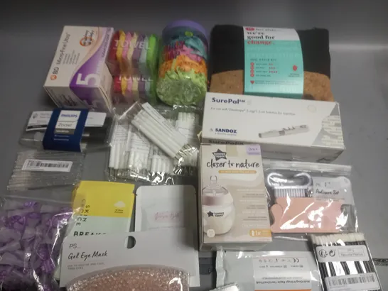 LOT OF APPROXIMATELY 20 ASSORTED HEALTH AND BEAUTY ITEMS TO INCLUDE HEY GIRLS FULL CYCLE KIT, GEL EYE MASK AND SWIRLY SOAP