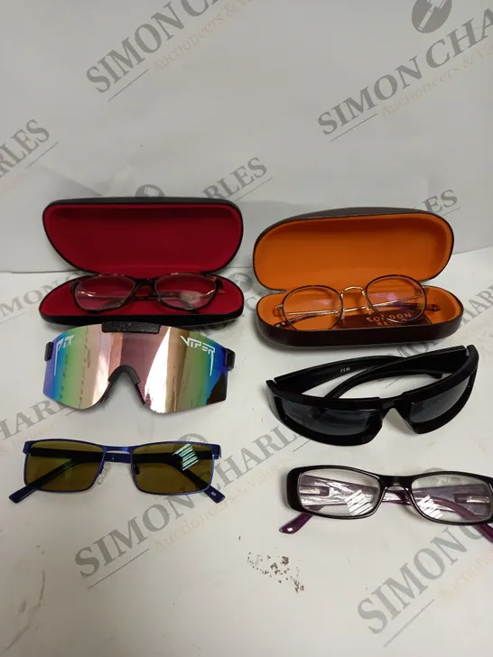 APPROXIMATELY 15 ASSORTED EYE/SUN GLASSES IN VARIOUS STYLES 