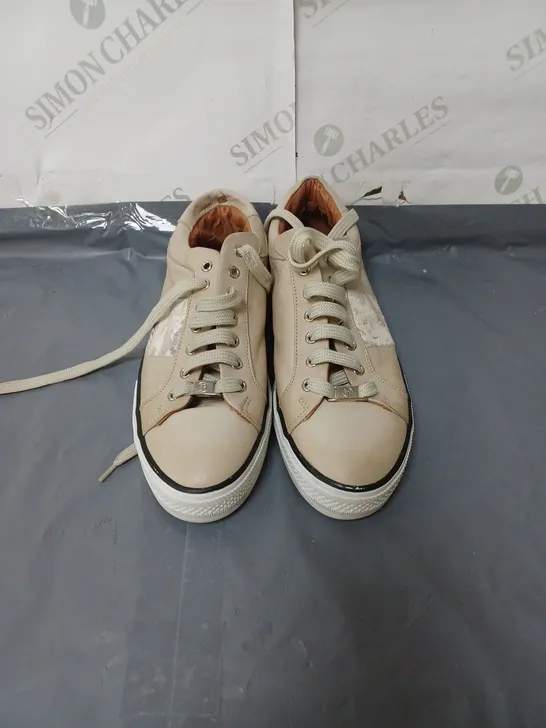 MODA IN PELLE LADIES CREAM LACE UP TRAINERS SIZE EU 40