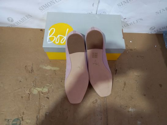 BOXED PAIR OF BODEN SHOES SIZE 37