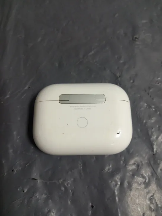 PAIR OF APPLE AIRPODS PRO IN WHITE