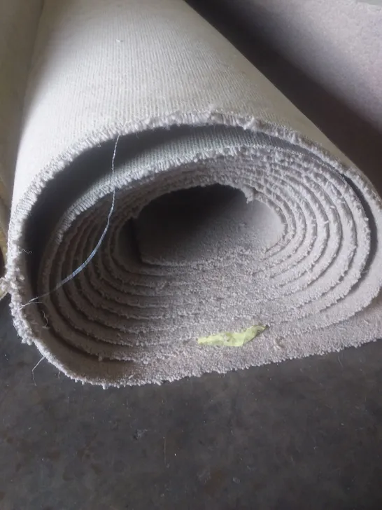 ROLL OF QUALITY COUNTRY MEAD TWIST YORK STONE CARPET APPROXIMATELY 5X7.55M