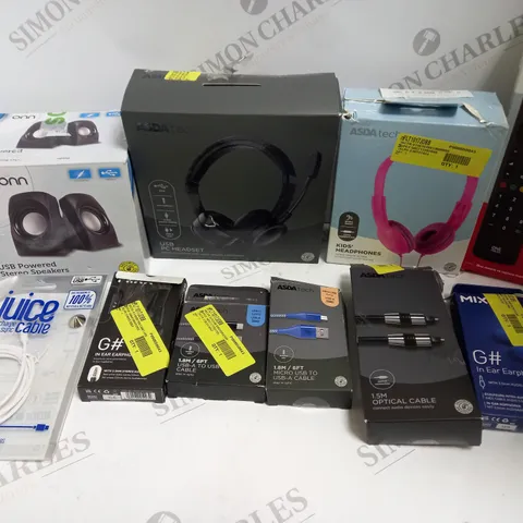 BOX OF APPROXIMATELY 20 ASSORTED ELECTRICAL PRODUCTS TO INCLUDE USB SPEAKERS, CHARGING CABLES, PC HEADSET ETC 