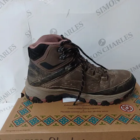 BOXED PAIR OF SKECHERS HIKING BOOTS IN CHOCOLATE - SIZE 8