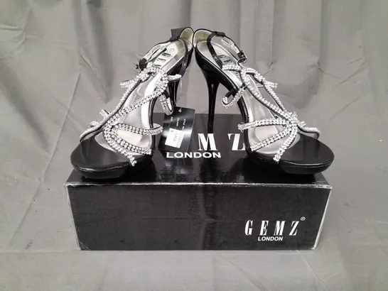 BOX OF APPROXIMATELY 12 ASSORTED PAIRS OF GEMZ LONDON OPEN TOE STRAPPY HEELED SANDALS IN VARIOUS SIZES