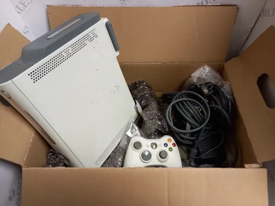 XBOX 360 CONSOLE IN WHITE 