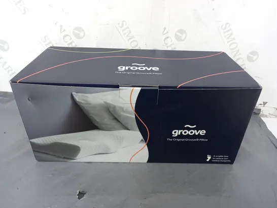 BOXED THE ORIGINAL GROOEVE PILLOW IN STARD SIZE WHITE