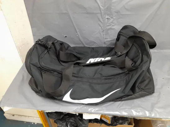 LARGE NIKE DUFFLEBAG IN BLACK 