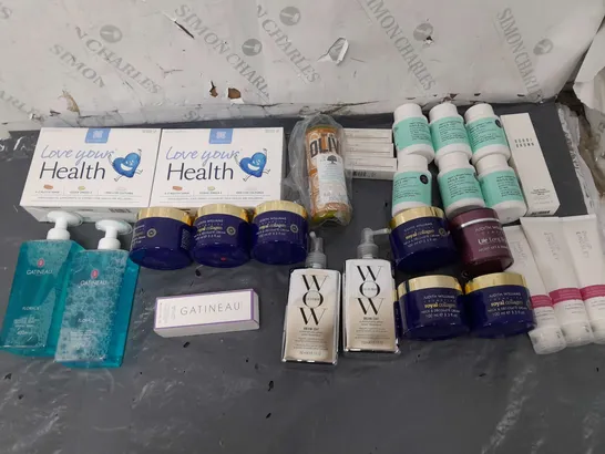 BOX OF APPROXIMATELY 16 ASSORTED COSMETICS TO INCLUDE JUDITH WILLIAMS ROYALE COLLAGEN, GATINEAU FLORACIL 400ML, AND HEALTHSPAN 28 DYA SUPPLEMENTATION ETC.