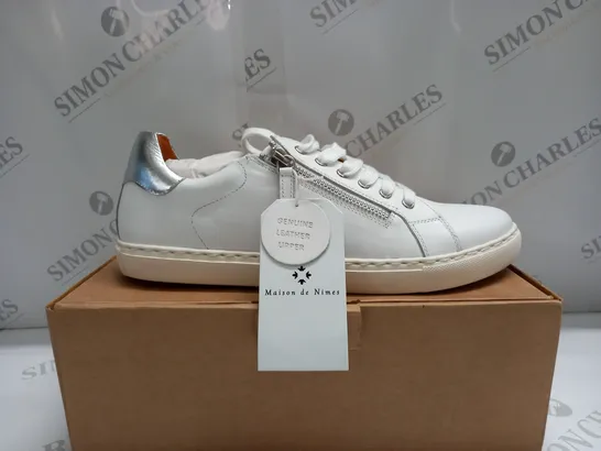 BOXED PAIR OF MAISON DE NIMES LEATHER ZIP SIDE TRAINERS IN WHITE - SIZE 8