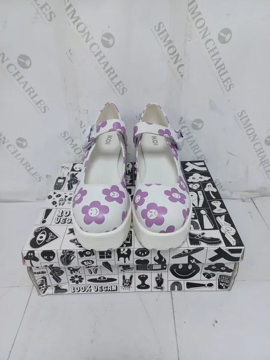 KOI FOOTWEAR LADIES WHITE WITH PURPLE FLOWERS CHUNKY HEEL SHOES SIZE 9