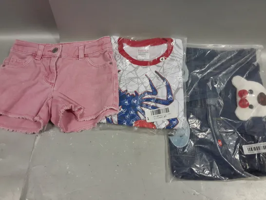 APPROXIMATELY 20 ASSORTED CHILDRENS CLOTHING PRODUCTS IN AGES RANGING FROM 0-5YRS 