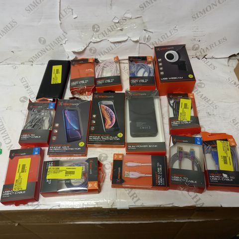 LOT OF APPROX. 15 ASSORTED ELECTRONICS SUCH AS USB CABLES, SCREEN PROTECTORS, BATTERY BANKS ETC