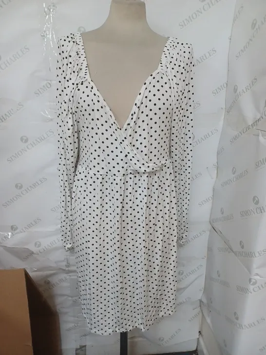 LONG TALL SALLY WHITE POLKA DOT MATERNITY DRESS SIZE 16