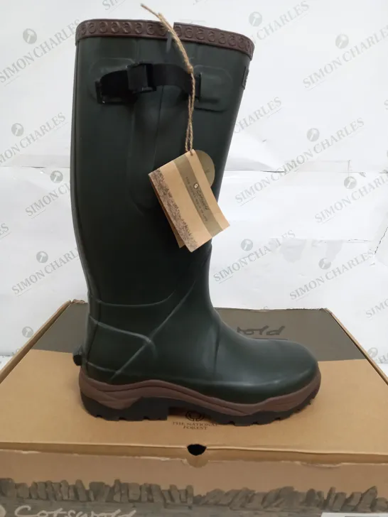 BOXED PAIR OF COTS WORLD COMPASS DARK GREEN WELLIES - UK 11