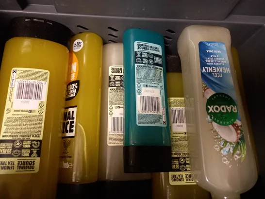 LOT OF APPROX 15 ASSORTED SHOWER GELS TO INCLUDE ZESTY LEMON, MINT/TEA TREE, COCONUT, ETC 