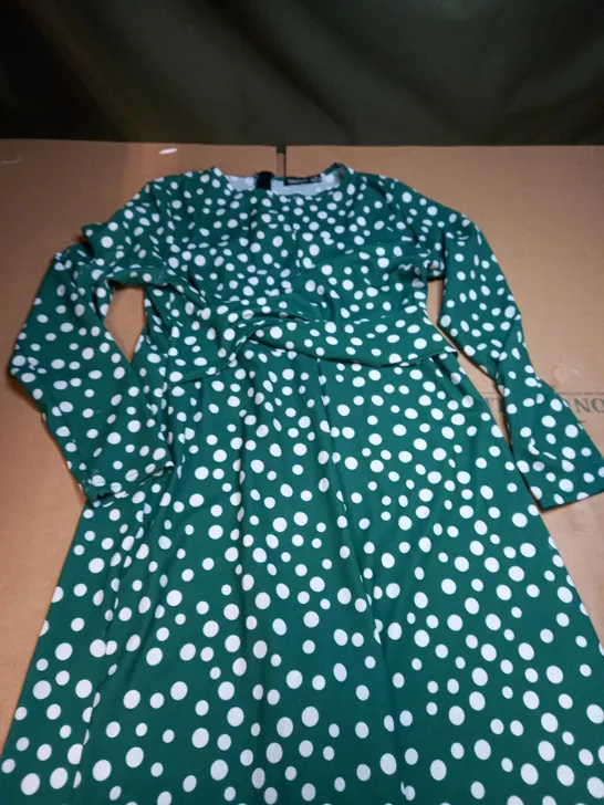 BOOHOO POLKADOT PRINT GREEN JUMP SUIT - SIZE 14