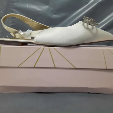 BOXED PAIR OF ESSEX GLAM POINTED TOE FLAT SHOES IN IVORY SATIN UK SIZE 6