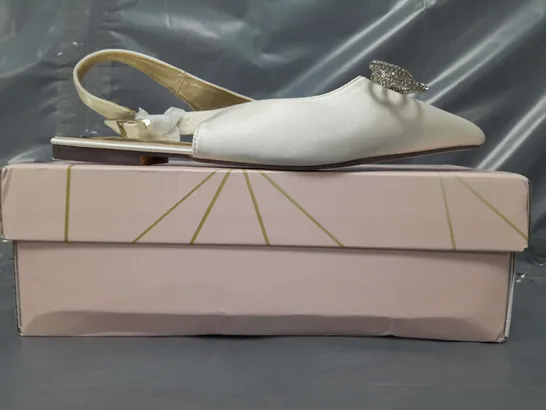 BOXED PAIR OF ESSEX GLAM POINTED TOE FLAT SHOES IN IVORY SATIN UK SIZE 6