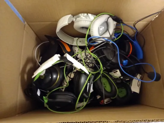 APPROXIMATELY 15 LOOSE ASSORTED HEADSETS TO INCLUDE TURTLE BEACH, STEALTH, ETC