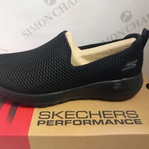 BOXED SKETCHERS GO WALK JOY 15600 SIZE 4