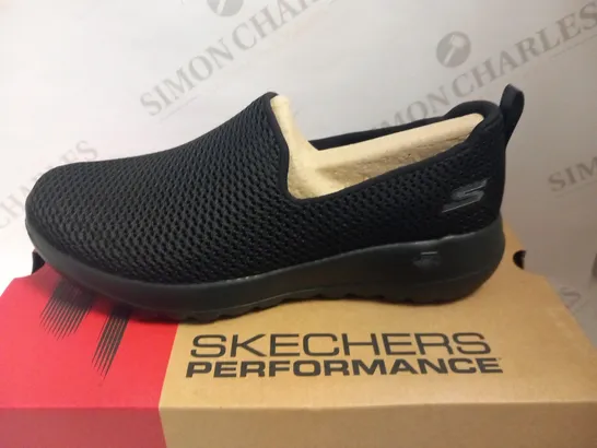 BOXED SKETCHERS GO WALK JOY 15600 SIZE 4