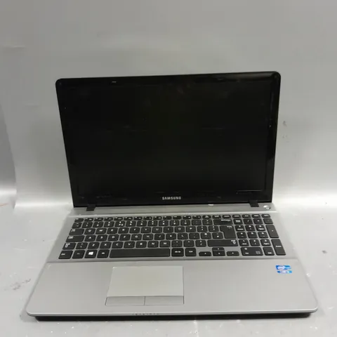 SAMSUNG 370R4E/370R4V/370R5E/3570RE/370R5V 15 INCH	I3-3110M 2.40GHZ